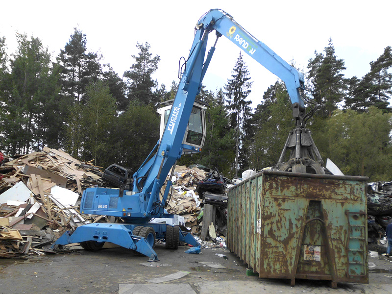 Altauto-Containerverladung